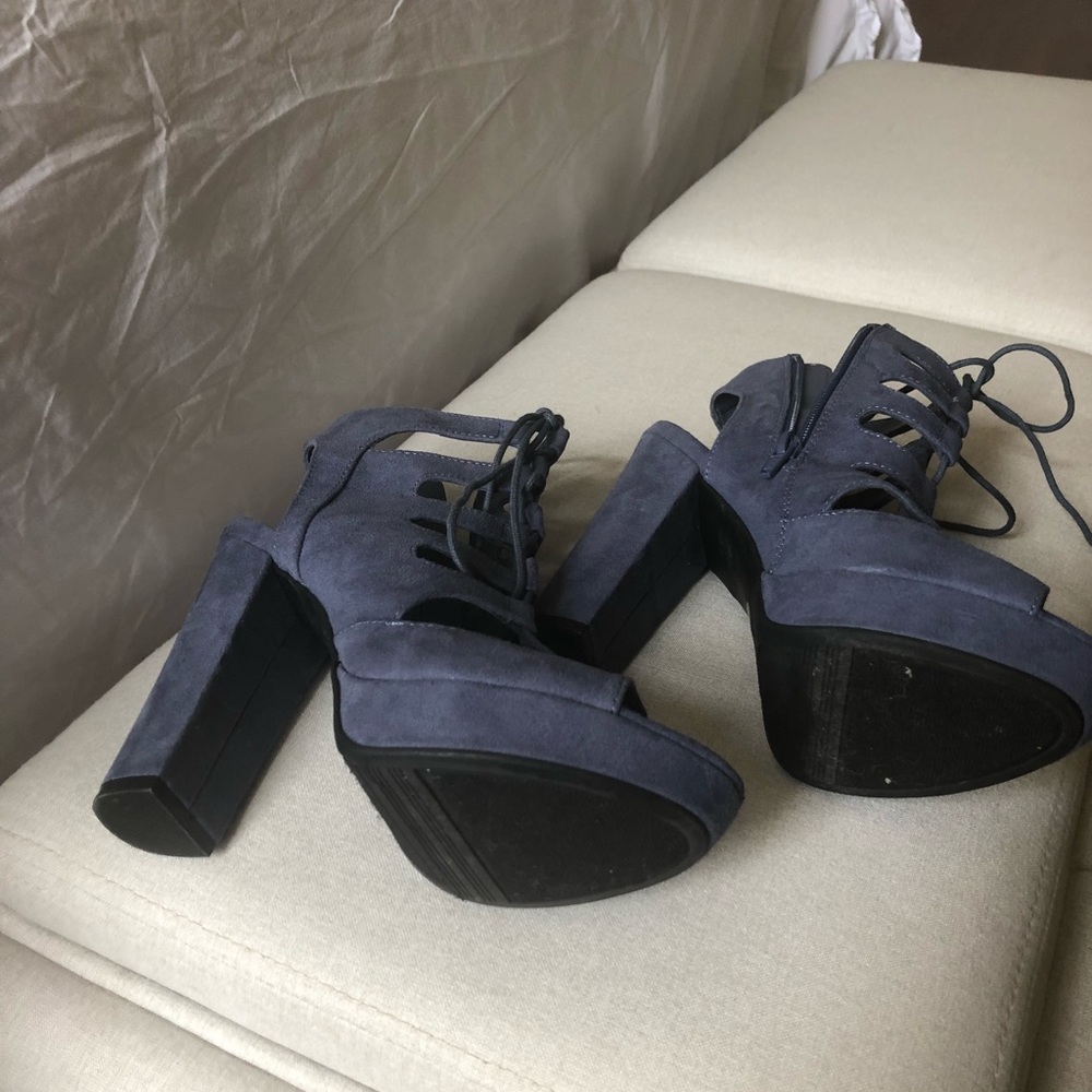 Heels 👠 - Picture 3 of 3